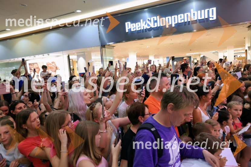 Igralci serije Skrito v raju navdušili v mariborskem Europarku