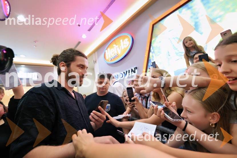  Matino Antunović, hrvaški igralecIgralci serije Skrito v raju navdušili v mariborskem Europarku