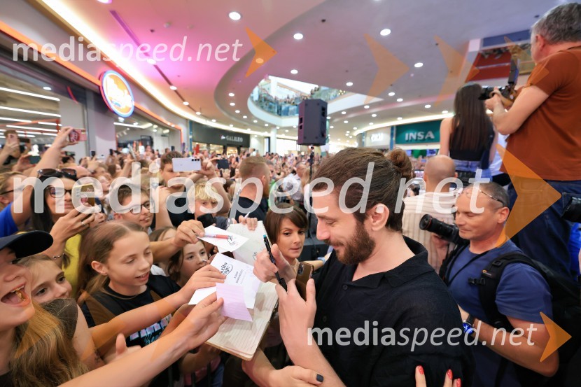  Matino Antunović, hrvaški igralecIgralci serije Skrito v raju navdušili v mariborskem Europarku