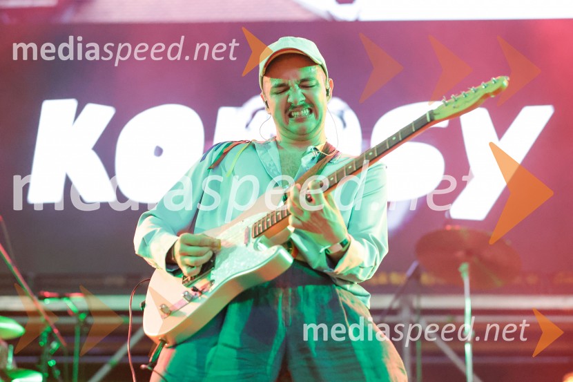  Boris Kokalj, pevec, skupina KokosyFESTIVAL 202: Joker Out, MRFY, Koala Voice, Kokosy in drugi