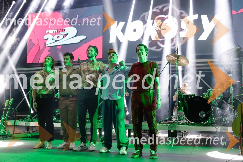  ... ;  Anže Lajevec, pianist, skupina Kokosy;  Izidor Valič, bobnar, skupina Kokosy;  Boris Kokalj, pevec, skupina Kokosy;  Martin Drobnič, skupina KokosyFESTIVAL 202: Joker Out, MRFY, Koala Voice, Kokosy in drugi