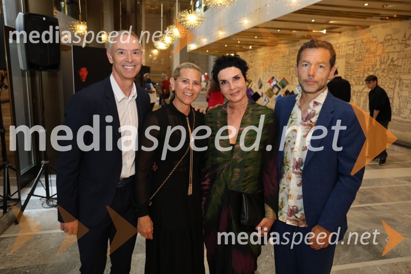  Boštjan Vilčnik, direktor, podjetje Press Clipping;  Patricia  Koren Vilčnik, marketing, Press clipping;  Tajka  Šnuderl Novak;  Aleš Novak, umetniški direktor Festival Borštnikovo srečanje60. Borštnikovo srečanje, slavnostna otvoritev s predstavo Lapis Lazuli