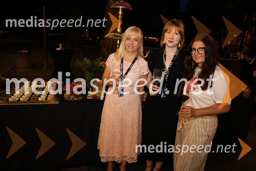  Daša Šprinčnik, izvršna producentka in odnosi z javnostmi FBS;  ... ;  Devana Blakaj, Lokal Nana60. Borštnikovo srečanje, slavnostna otvoritev s predstavo Lapis Lazuli