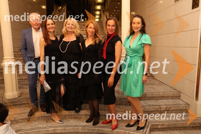  Milan Predan, veleposlanik Republike Slovenije v Republiki Severni Makedoniji;  ... ;  Darka Zvonar Predan, novinarka;  ... ;  Alenka Slavinec, fotografinja;  Gaja Višnar, igralka60. Borštnikovo srečanje, slavnostna otvoritev s predstavo Lapis Lazuli