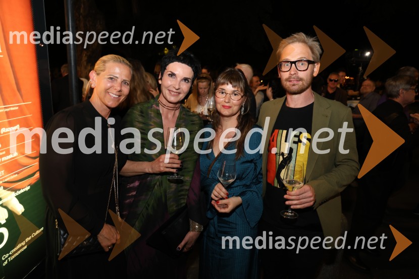  Patricia  Koren Vilčnik, marketing, Press clipping;  Tajka  Šnuderl Novak;  ... ;  ... 60. Borštnikovo srečanje, slavnostna otvoritev s predstavo Lapis Lazuli