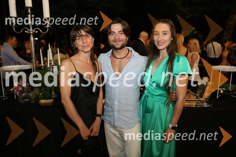  ... ;  ... ;  Gaja Višnar, igralka60. Borštnikovo srečanje, slavnostna otvoritev s predstavo Lapis Lazuli