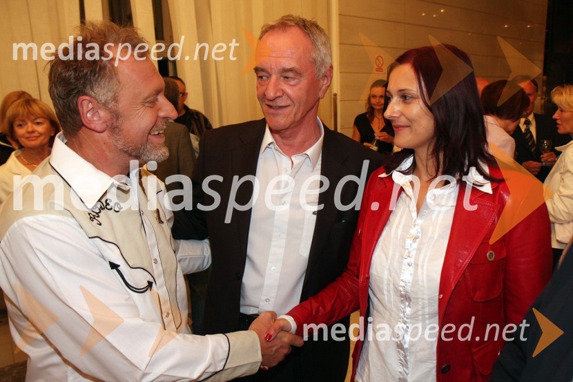 Milan Pečovnik - Pidži, pevec in Jure Cekuta, slikar ter njegova partnerka AlbinaMilan Pečovnik – Pidži, koncert ob 30. obletnici glasbenega ustvarjanja