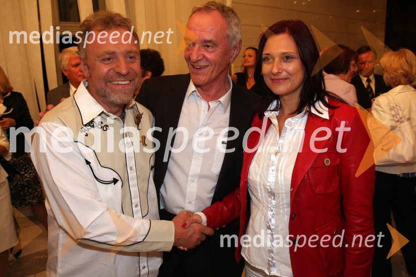 Milan Pečovnik - Pidži, pevec in Jure Cekuta, slikar ter njegova partnerka AlbinaMilan Pečovnik – Pidži, koncert ob 30. obletnici glasbenega ustvarjanja