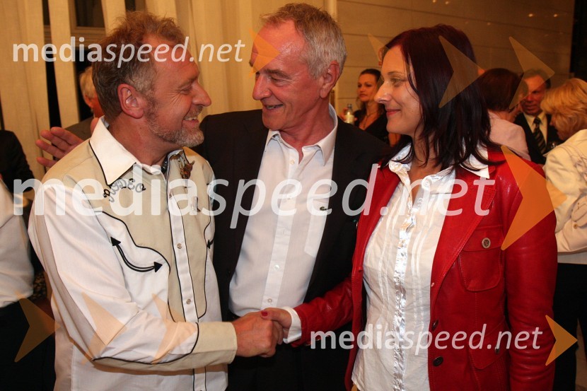 Milan Pečovnik - Pidži, pevec in Jure Cekuta, slikar ter njegova partnerka AlbinaMilan Pečovnik – Pidži, koncert ob 30. obletnici glasbenega ustvarjanja