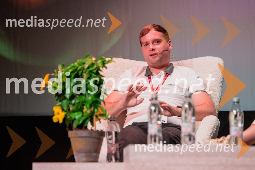  Tadej Glavan, soustanovitelj in direktor marketinške agencije Kokos Agency12. Diggit - konferenca o prihodnosti