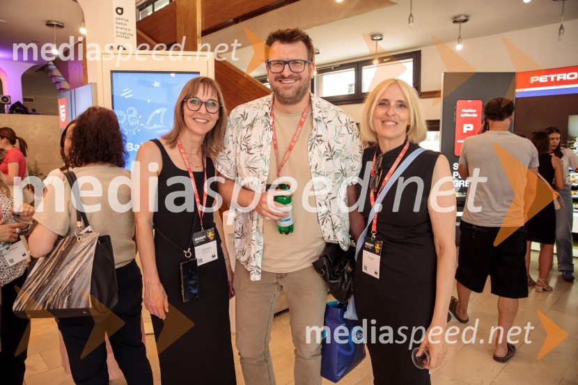  Mateja Repovž, namestnica direktorice na Marketing magazinu in direktorica DIGGIT;  Robert Schmitzer,  namestnik odgovornega urednika in vodja digitalnega razvoja, Delo mediji;  Irena Pavčič, direktorica, IPPR12. Diggit - konferenca o prihodnosti