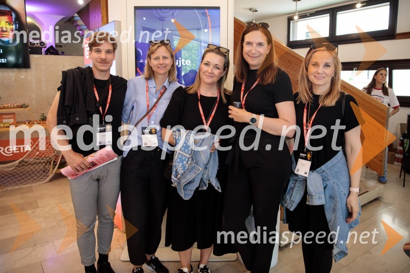  Urban Bat, Petrol;  Nina Smonig Grnjak, digitalna specialistka;  ... ;  ... ;  Neža Berdajs, Petrol12. Diggit - konferenca o prihodnosti