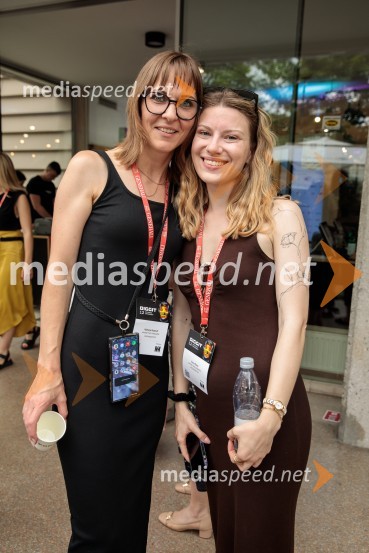  Mateja Repovž, namestnica direktorice na Marketing magazinu in direktorica DIGGIT;  Žana Žalar, vodja projektov, Marketing magazin12. Diggit - konferenca o prihodnosti
