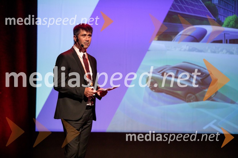  Marko Femc, direktor družbe, Planet12. Diggit - konferenca o prihodnosti