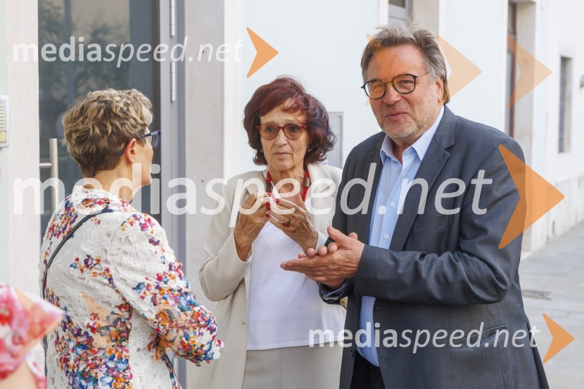  ... ;  Marija Mahne, dolgoletna pedagoška delavka;  ... Podelitev primorske gledališke nagrade Tantadruj in koncert Roka Matka