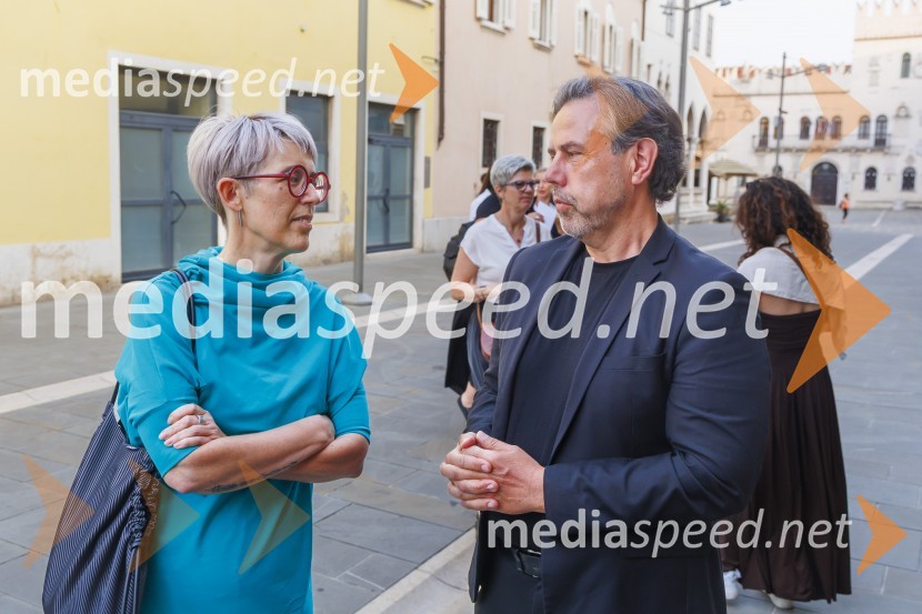  Nina Ukmar, vodja kabineta, Ministrstvo za kulturo;  Danijel Malalan, direktor, Stalno slovensko gledališče v TrstuPodelitev primorske gledališke nagrade Tantadruj in koncert Roka Matka