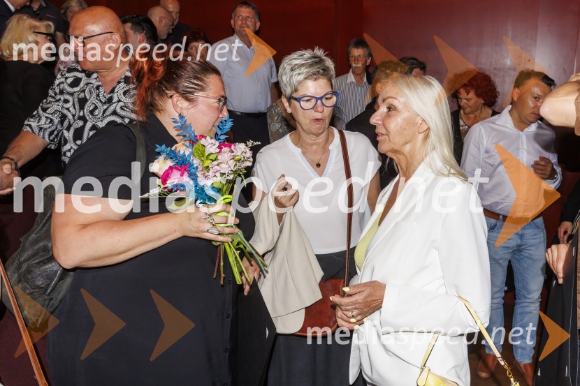  Ana Facchini, igralka;  Mirjam Drnovšček, direktorica, SNG Nova Gorica;  ... Podelitev primorske gledališke nagrade Tantadruj in koncert Roka Matka