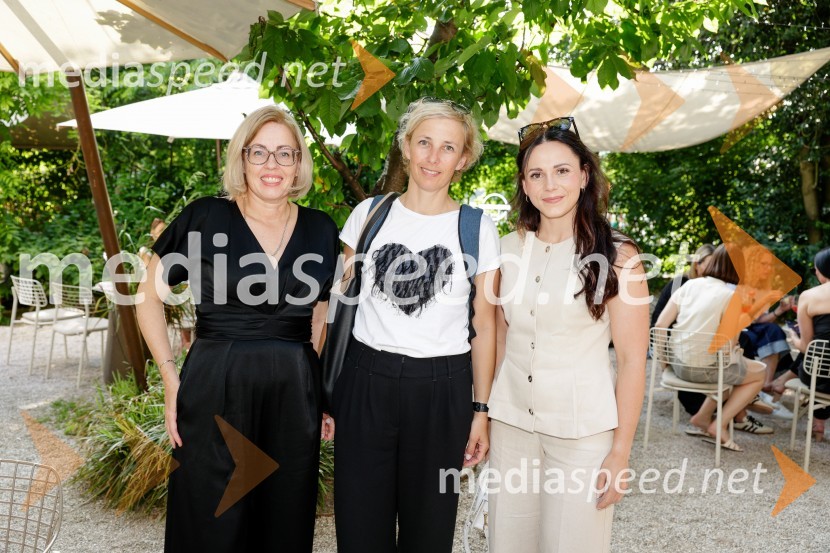  Ariana Nina Eror, direktorica, Marketing magazin;  ... ;  Gloria Kotnik, deskarka na snegu Onkraj okvirjev: navdihujoči pogovori z mojstri svojega poklica