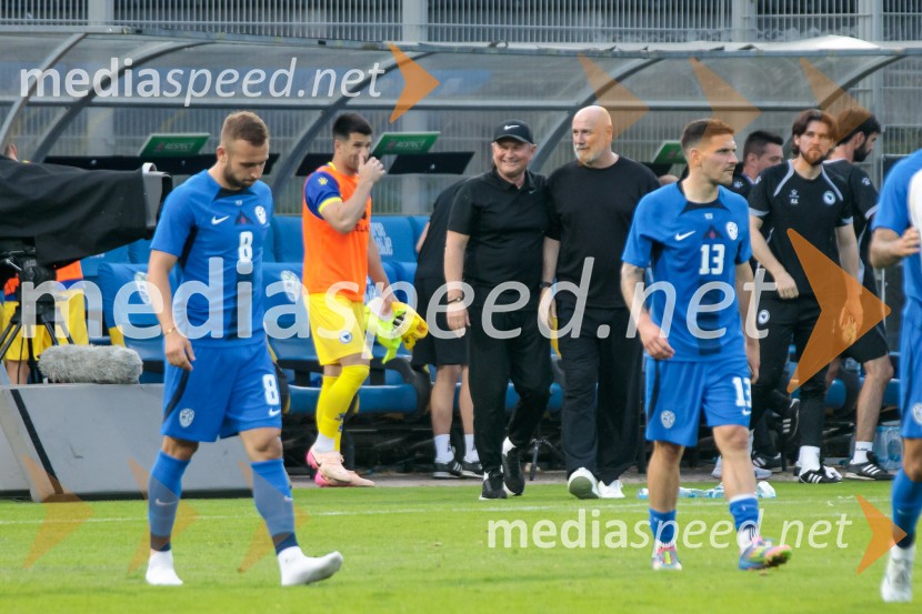  Sandi Lovrić, nogometaš;  Matjaž Kek, selektor slovenske nogometne reprezentance;  ... ;  ... Slovenija - Bosna in Hercegovina, nogomet