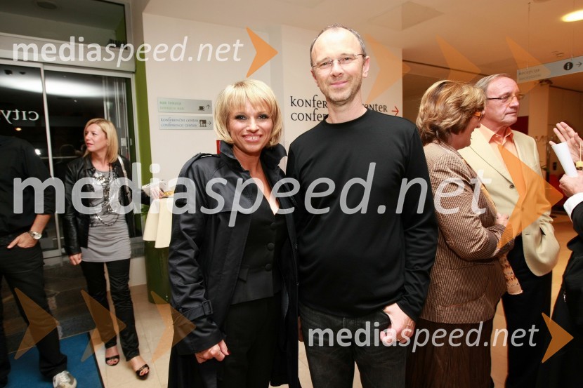 Romana Kranjčan, pevka in njen mož Lojze Kranjčan, dirigent Big Band RTV SlovenijaSlovenska popevka 2009, zaključna zabava