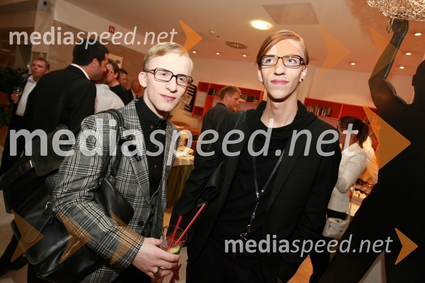 Erik Maj Potočnik in Matjaž Plošinjak, modna oblikovalcaSlovenska popevka 2009, zaključna zabava