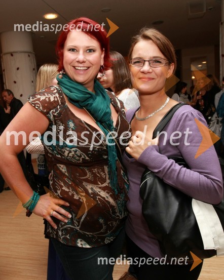 Maja Sršen, pevka in Maja Povše, tolkalistkaSlovenska popevka 2009, zaključna zabava