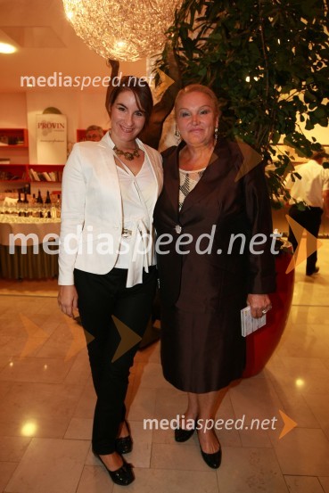 Elda Viler, pevka in njena hči Ana Dežman, pevkaSlovenska popevka 2009, zaključna zabava