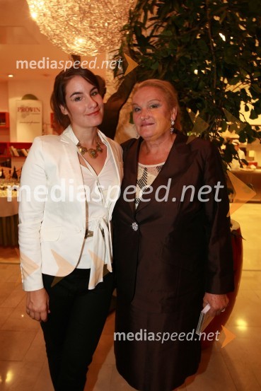 Elda Viler, pevka in njena hči Ana Dežman, pevkaSlovenska popevka 2009, zaključna zabava