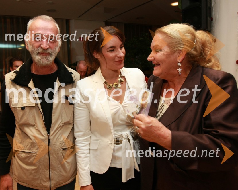 Njegoš Maravič, režiser, Elda Viler, pevka in njena hči Ana Dežman, pevkaSlovenska popevka 2009, zaključna zabava