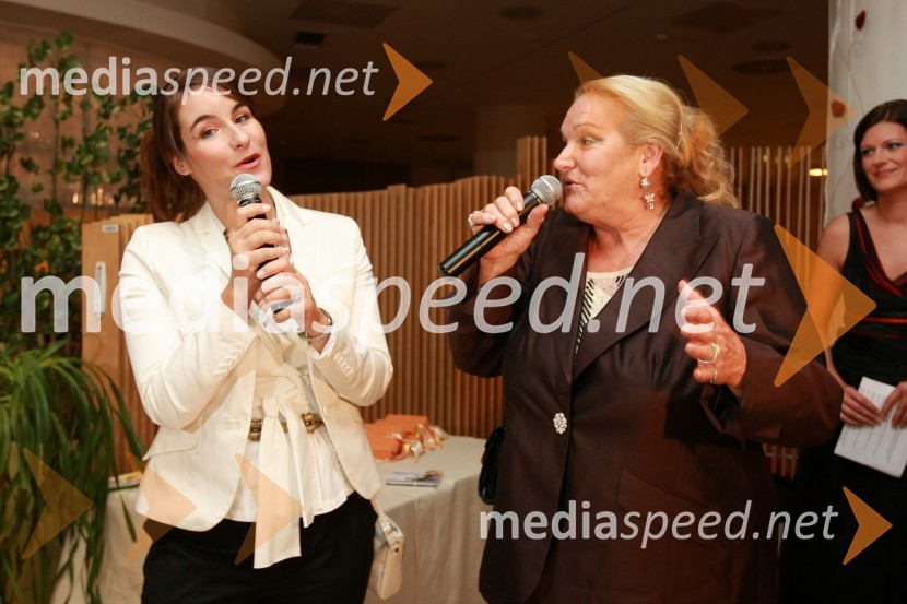 Elda Viler, pevka in njena hči Ana Dežman, pevkaSlovenska popevka 2009, zaključna zabava