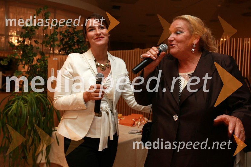 Elda Viler, pevka in njena hči Ana Dežman, pevkaSlovenska popevka 2009, zaključna zabava