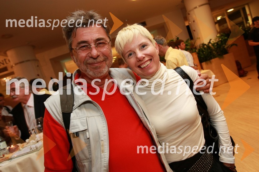 ... in Polonca Komar, vodja službe za odnose z javnostjo RTV SlovenijaSlovenska popevka 2009, zaključna zabava