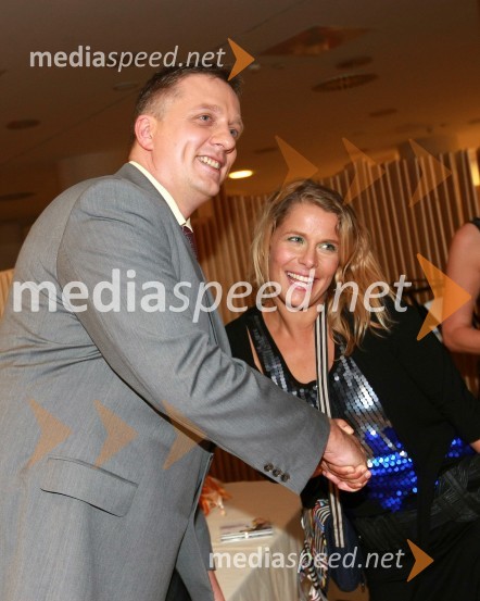 Igor Pirkovič, pomočnik direktorja TV Slovenija in Anika Horvat, pevkaSlovenska popevka 2009, zaključna zabava