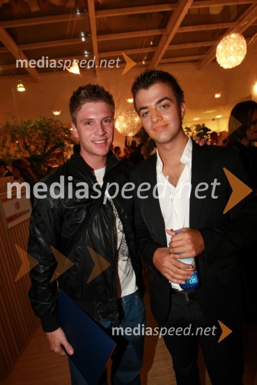 Erik Ferfolja, maneken, pevec in novinar ter Gašper Rifelj, pevecSlovenska popevka 2009, zaključna zabava