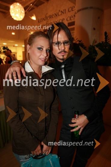 Marjetka Jurkovnik, članica skupine Tangels in Juliette Justin, glasbenik ter pevecSlovenska popevka 2009, zaključna zabava