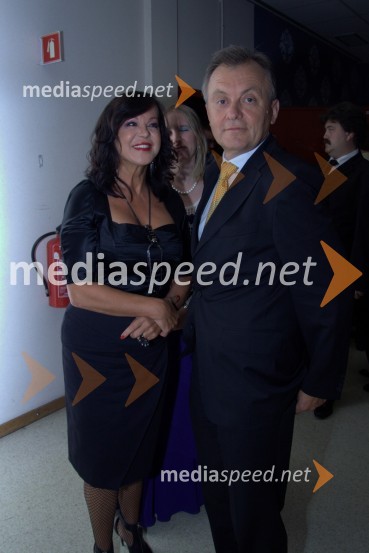 Miša Molk, varuhinja pravic gledalcev in poslušalcev RTV Slovenija in Anton Guzej, generalni direktor RTV SlovenijaSlovenska popevka 2009, zaključna zabava