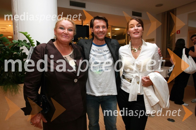 Marko Vozelj, Elda Viler in Ana Dežman, pevciSlovenska popevka 2009, zaključna zabava