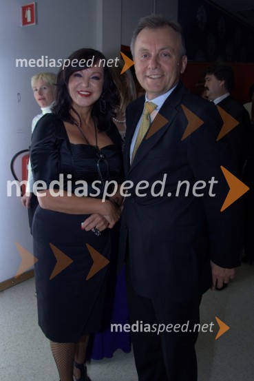 Miša Molk, varuhinja pravic gledalcev in poslušalcev RTV Slovenija in Anton Guzej, generalni direktor RTV SlovenijaSlovenska popevka 2009, zaključna zabava