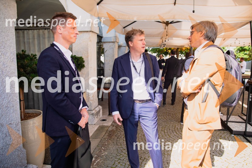  Péter Rippel-Szabó, odvetnik pri Law, LeitnerLaw Szabó és Társai Ügyvédi Iroda;  ... ;  ... Poslovni svet športa v vzhodni Evropi, konferenca