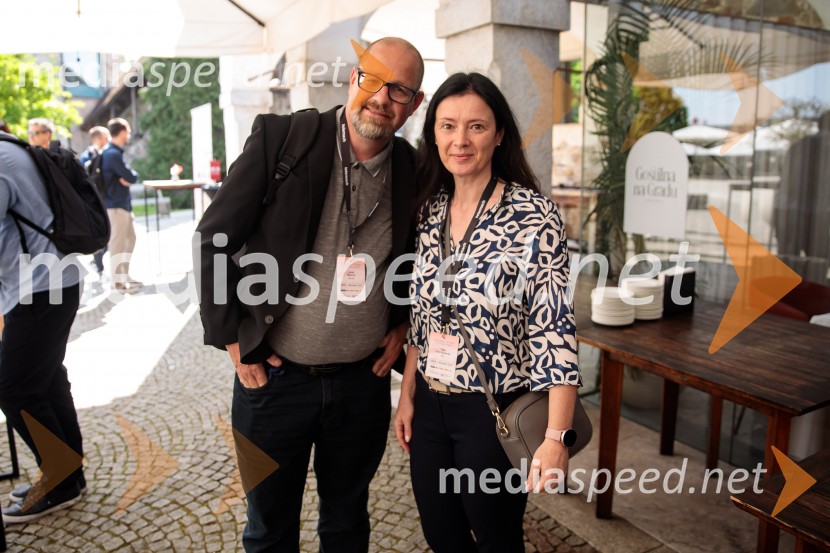  Leon Šikovec, svetovalec za poslovno komuniciranje NLB d.d.;  Olga Zore Kunaver, marketing, NLBPoslovni svet športa v vzhodni Evropi, konferenca