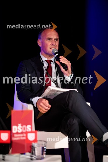  Frans de Weger, BMDW Advocaten, president of the FIFA Dispute Resolution ChamberPoslovni svet športa v vzhodni Evropi, konferenca