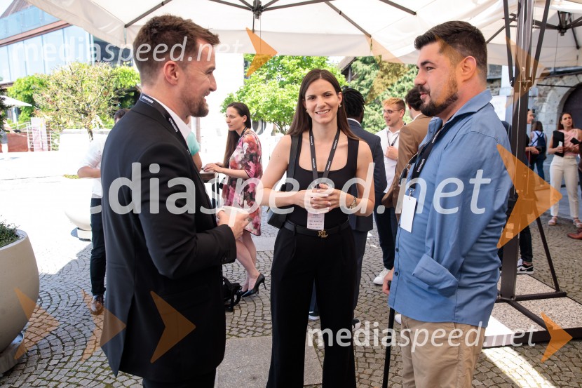  ... ;  Monika Gregorc, Ekonomska fakulteta;  Darko Đurić, upokojeni slovenski paraolimpijec, plavalecPoslovni svet športa v vzhodni Evropi, konferenca