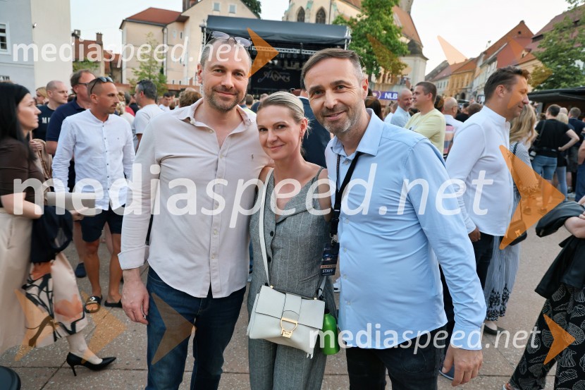  Blaž Brodnjak, predsednik uprave NLB, Manager leta 2022;  Barbara Plavec Brodnjak;  Mladen Delin, direktor festivala ArsanaGibonni odprl 17. mednarodni festival Arsana na Ptuju
