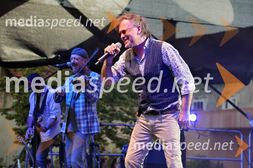  Zlatan Stipišić - Gibonni, pevecGibonni odprl 17. mednarodni festival Arsana na Ptuju