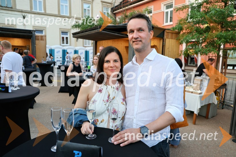  Maja  Vesenjak;  Slavko Vesenjak, odvetnikGibonni odprl 17. mednarodni festival Arsana na Ptuju