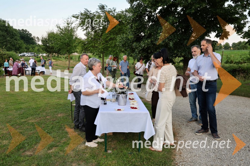 Vrtnice in vino v Botaničnem vrtu Univerze v Mariboru