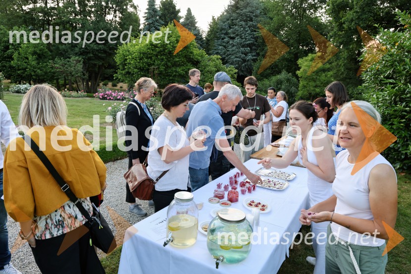 Vrtnice in vino v Botaničnem vrtu Univerze v Mariboru