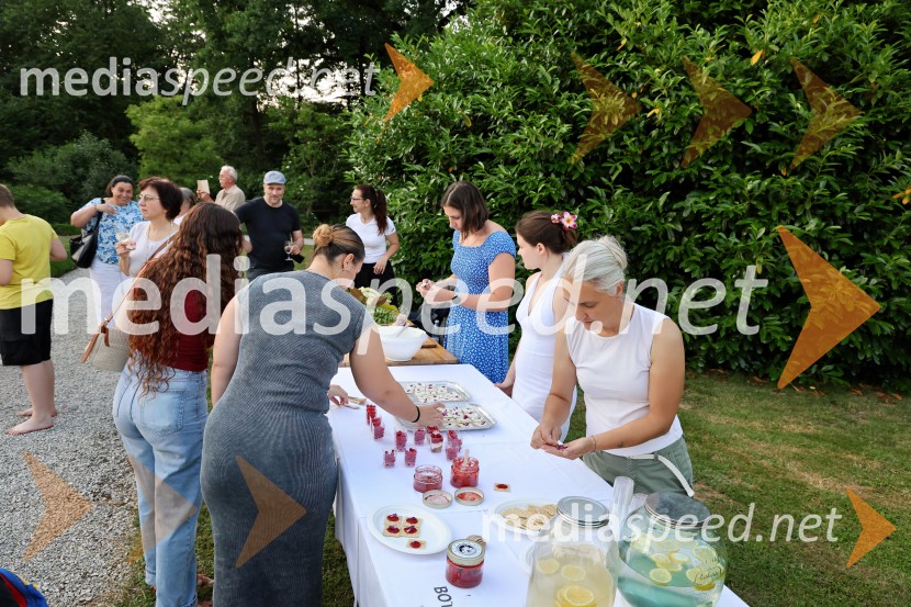 Vrtnice in vino v Botaničnem vrtu Univerze v Mariboru