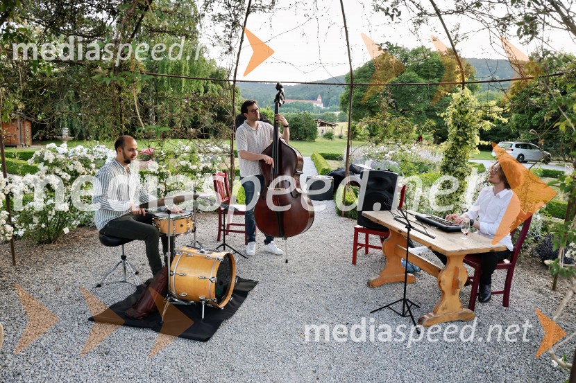 Vrtnice in vino v Botaničnem vrtu Univerze v Mariboru