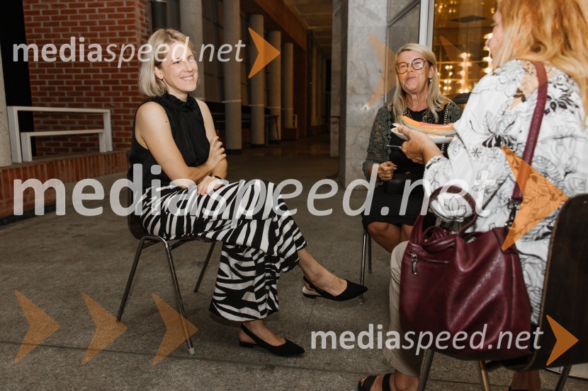  Metka Sulič, vodja odnosov z javnostjo, SNG Nova Gorica;  ... Slavnostno odprtje Amfiteatra SNG Nova Gorica